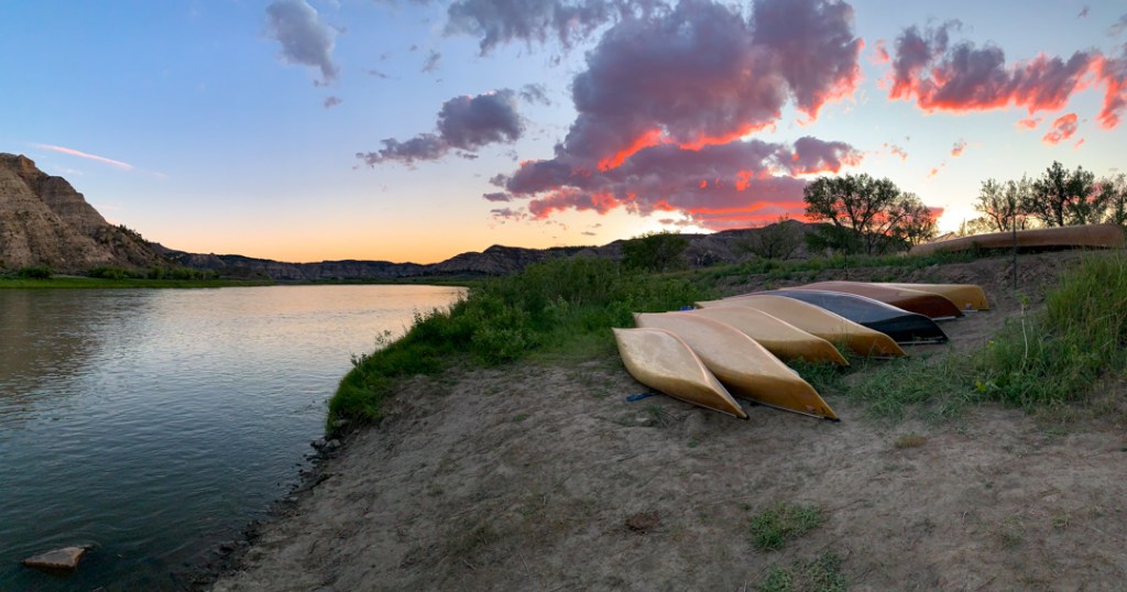 Upper Missouri River, canoe